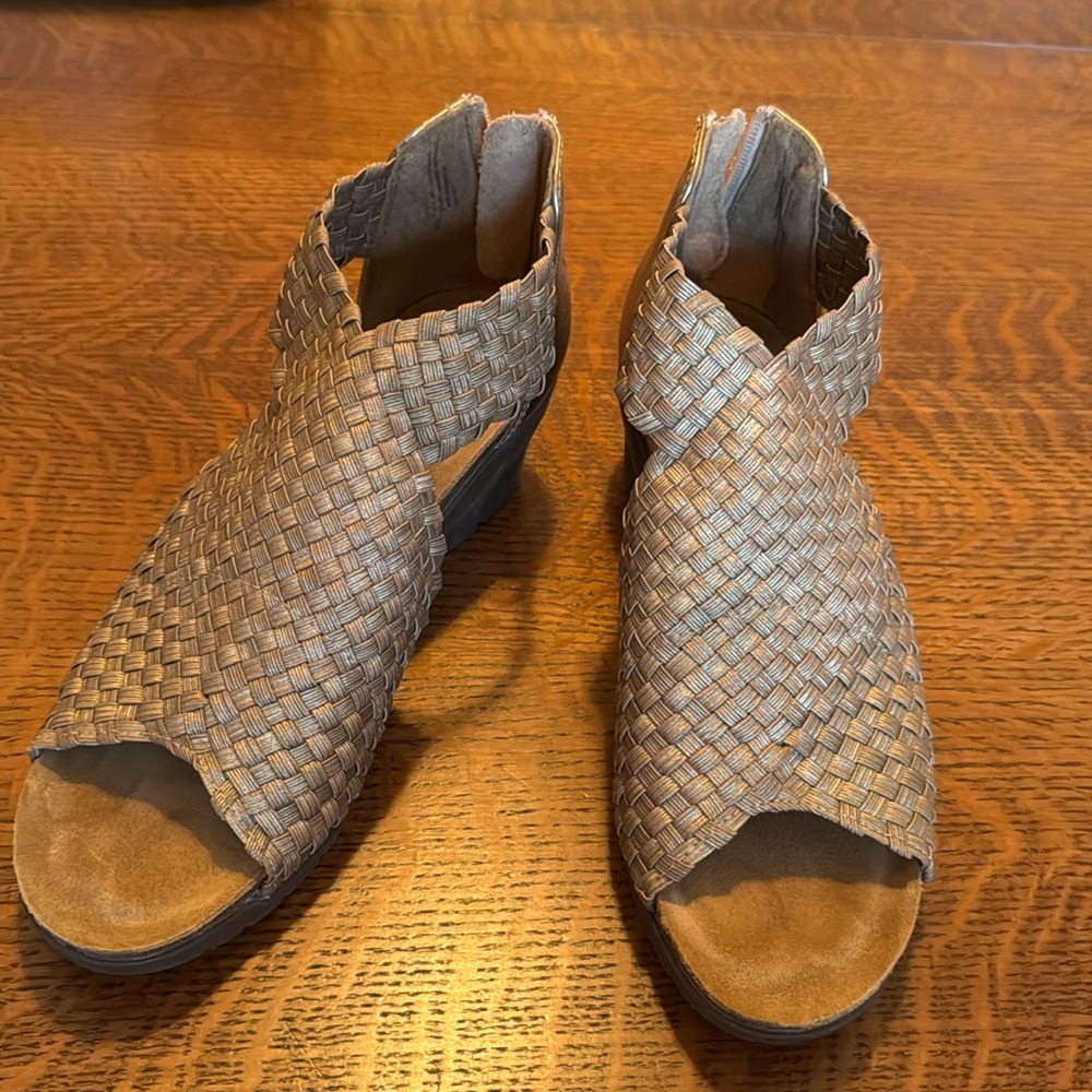 NWOB Comfotiva wedge sandals!
